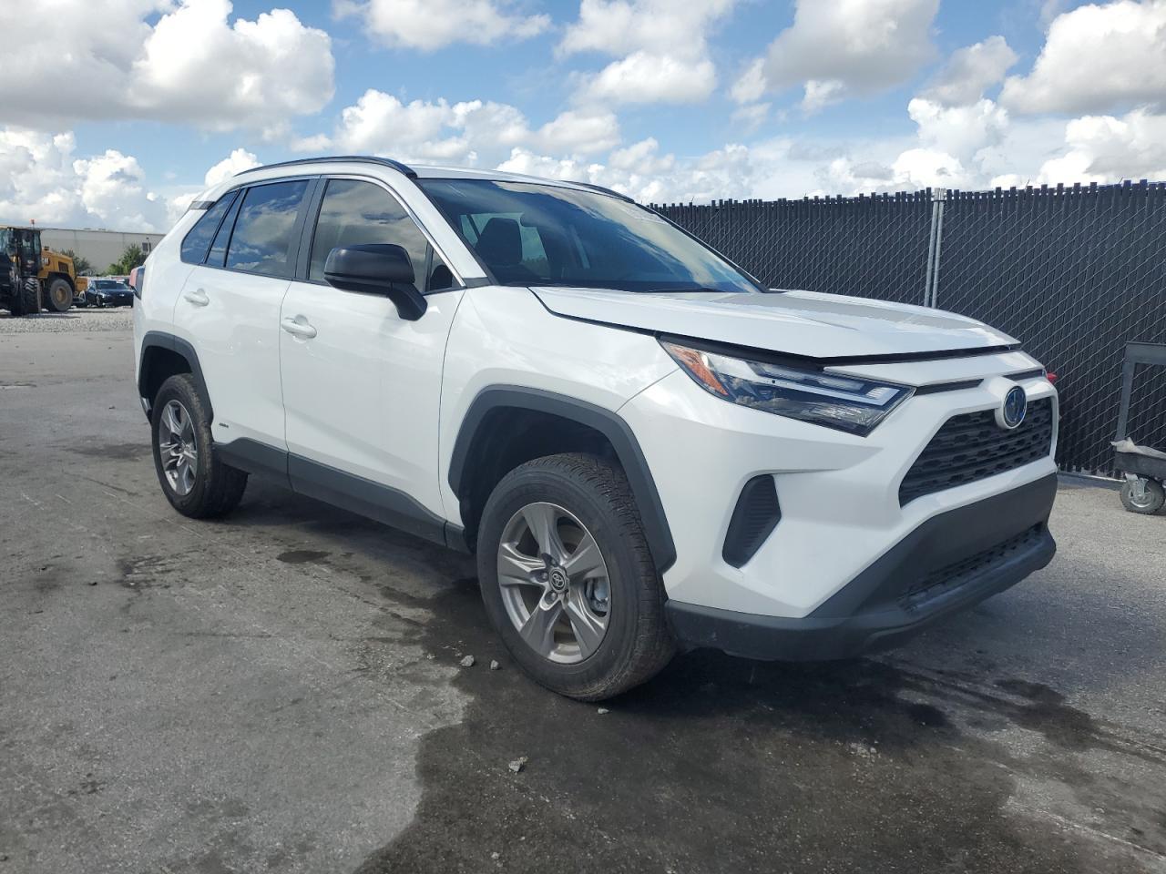 2024 Toyota Rav4 Le - Фото 4