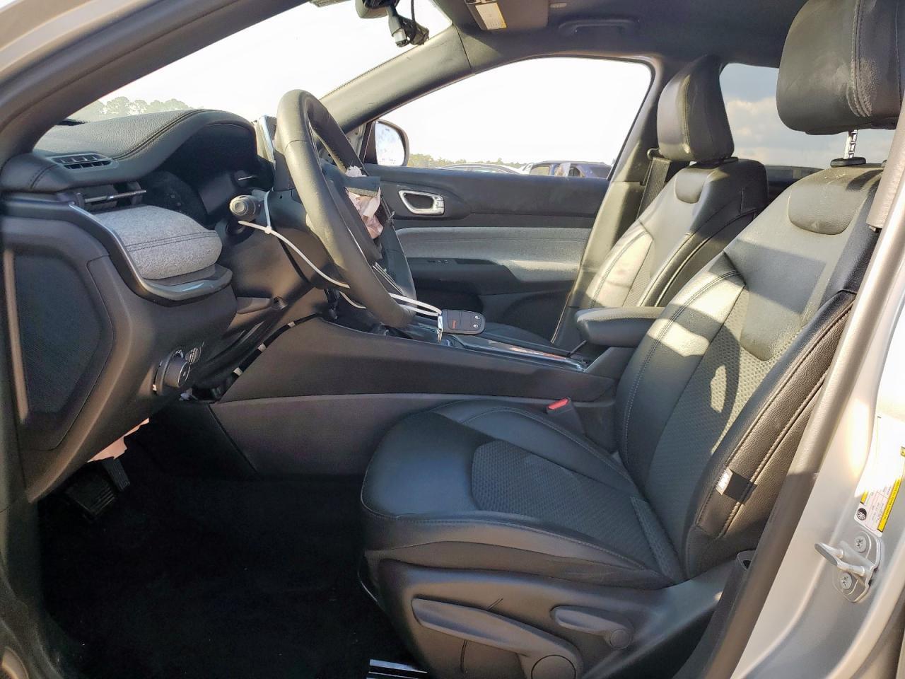 2025 Jeep Compass Latitude - Фото 7