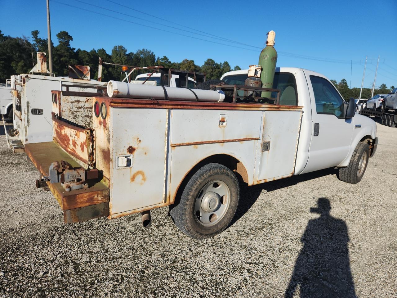 2006 Ford F350 Utility / Service Truck - Image 3
