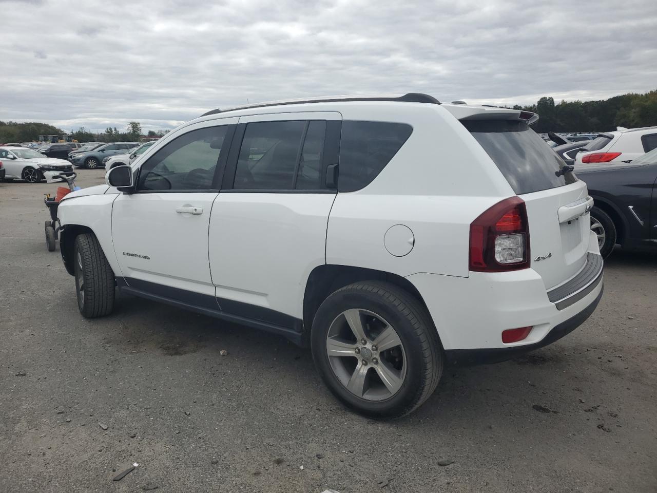 2016 Jeep Compass Latitude - Фото 2