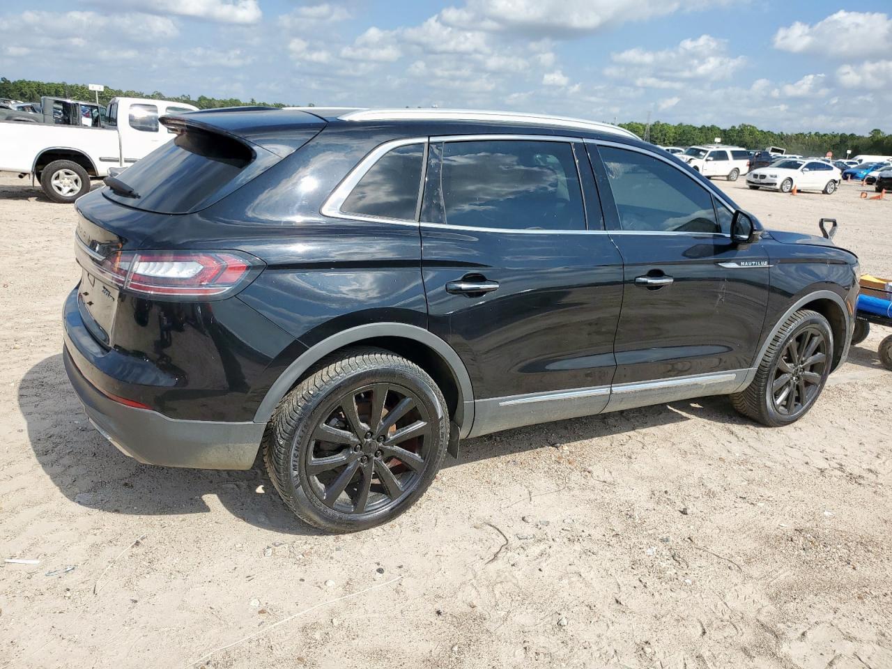 2020 Lincoln Nautilus Reserve - Image 3