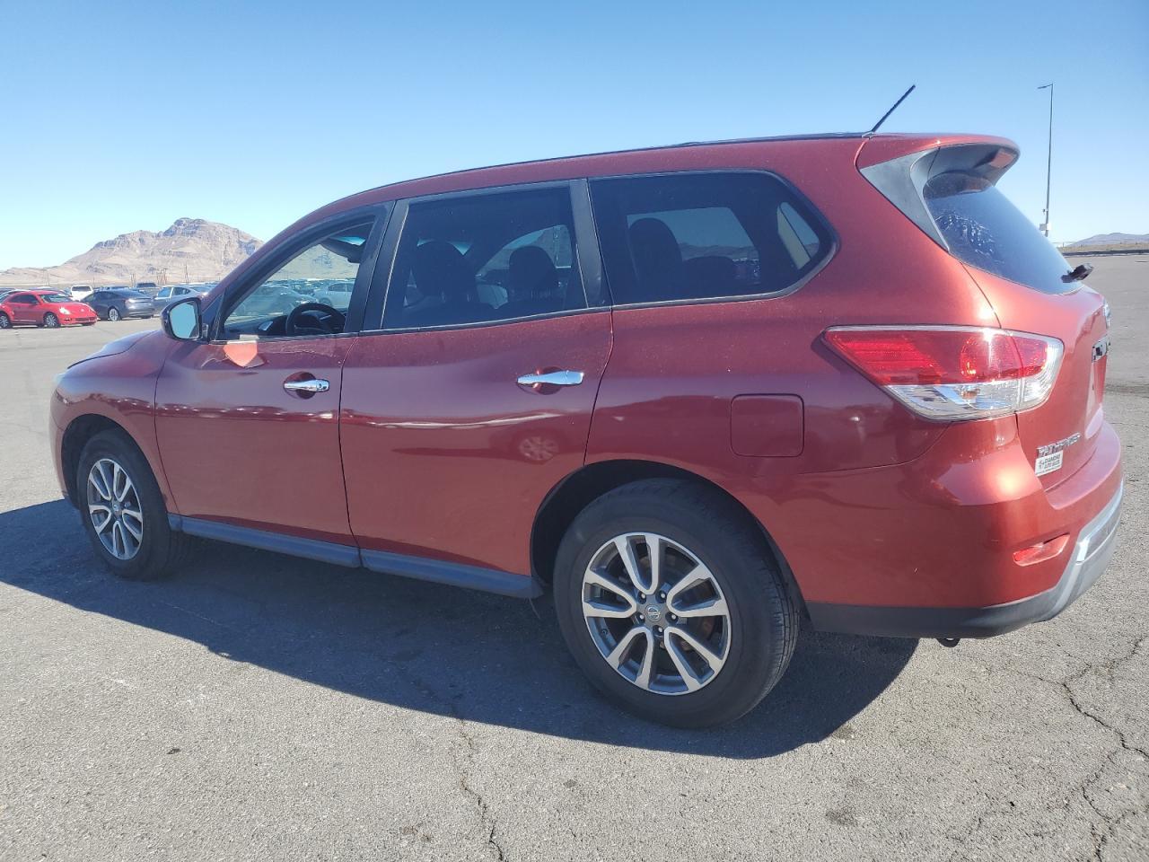 2013 Nissan Pathfinder S - Фото 2