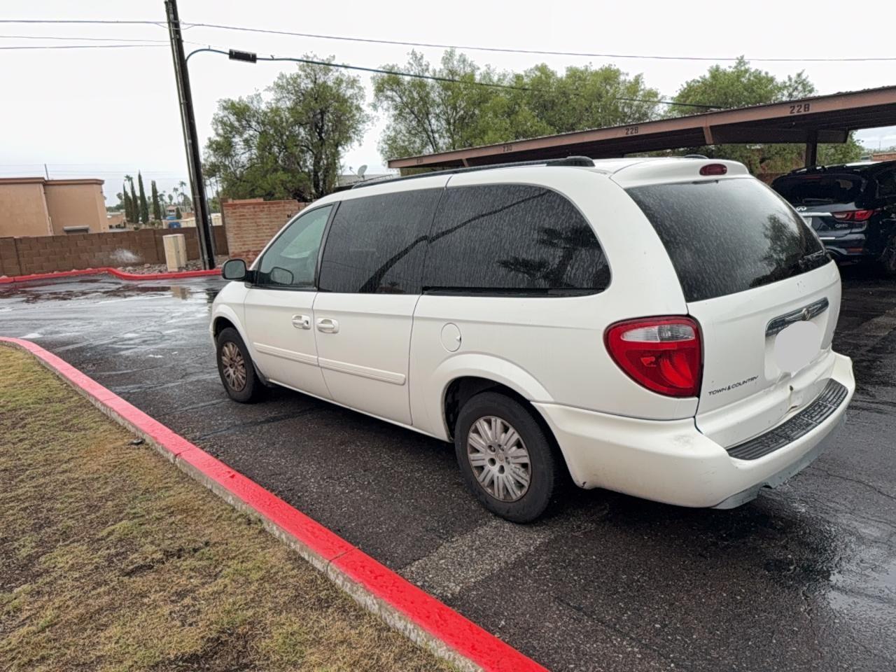 2005 Chrysler Town & Country Lx - Фото 3