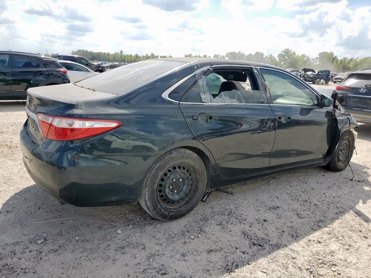 2016 Toyota Camry Le - Фото 3
