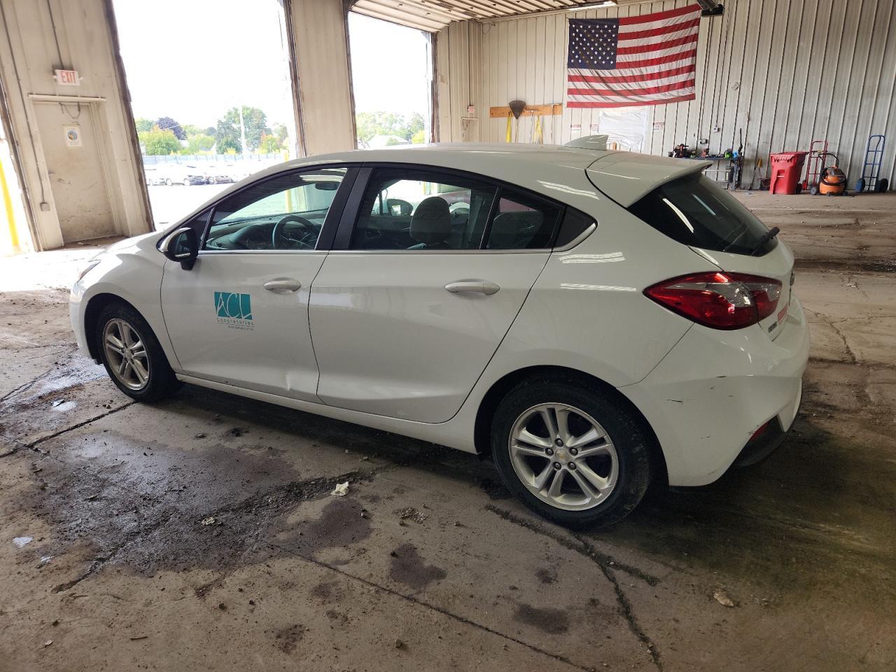 2018 Chevrolet Cruze Lt - Image 2