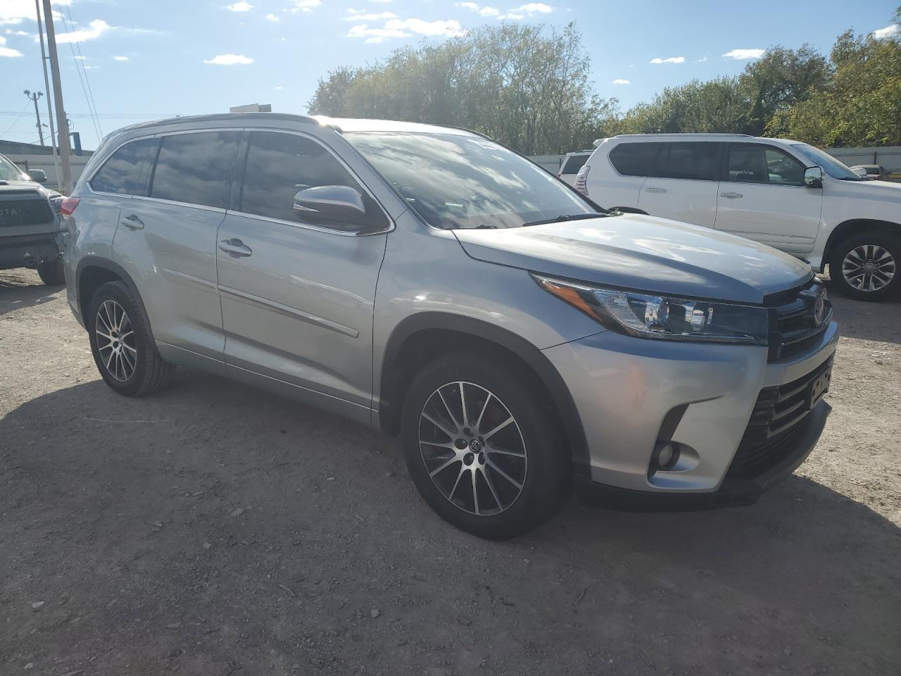 2017 Toyota Highlander Se - Фото 4