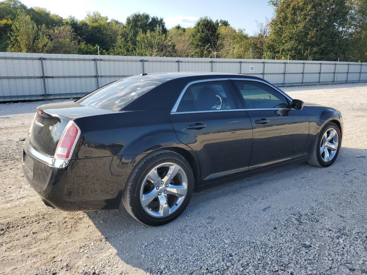 2014 Chrysler 300 - Фото 3