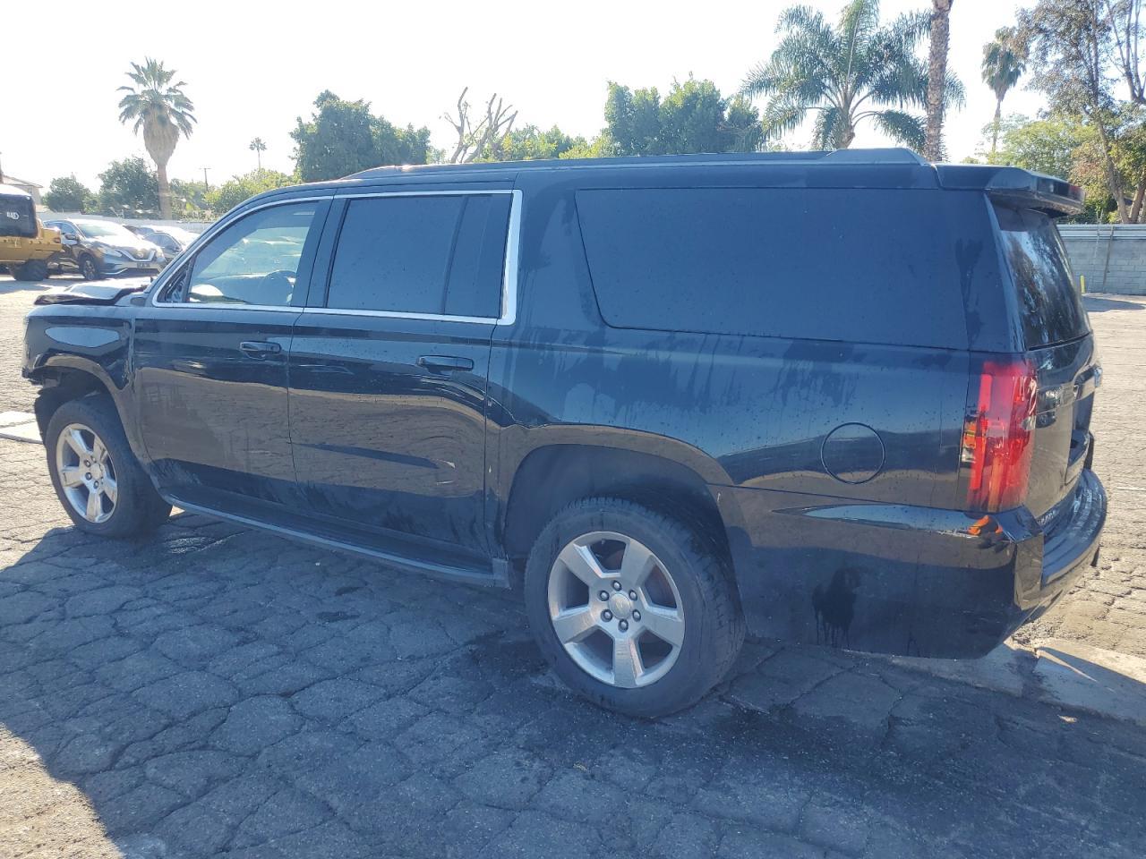 2017 Chevrolet Suburban C1500 Lt - Image 2