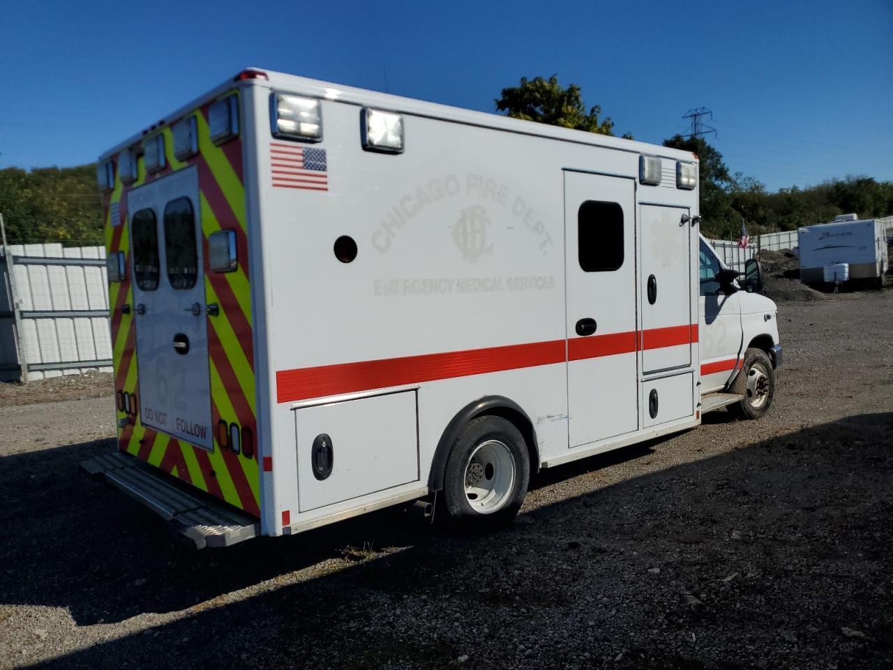 2016 Ford Econoline E450 Super Duty Cutaway Van - Фото 3