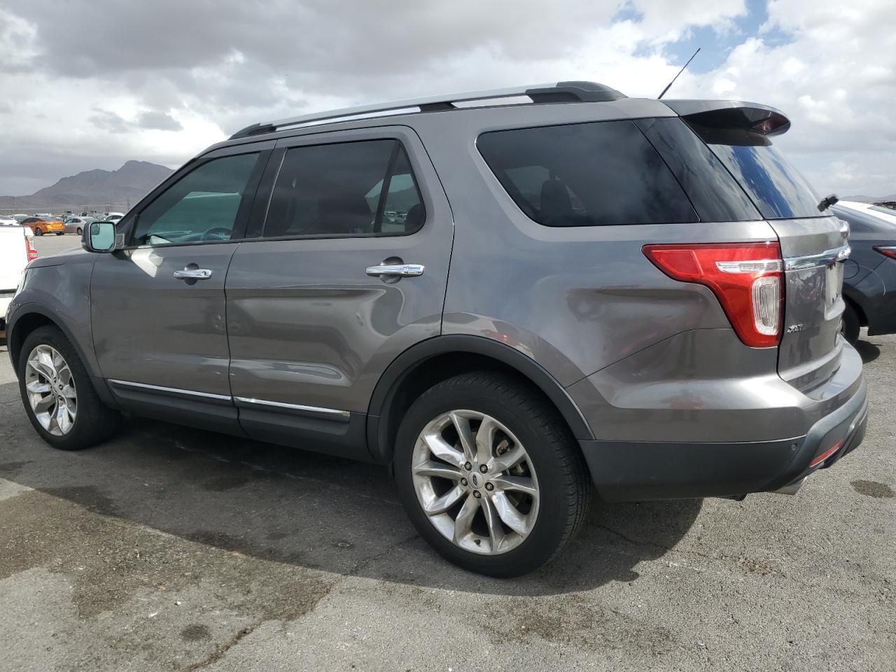 2012 Ford Explorer Xlt - Фото 2