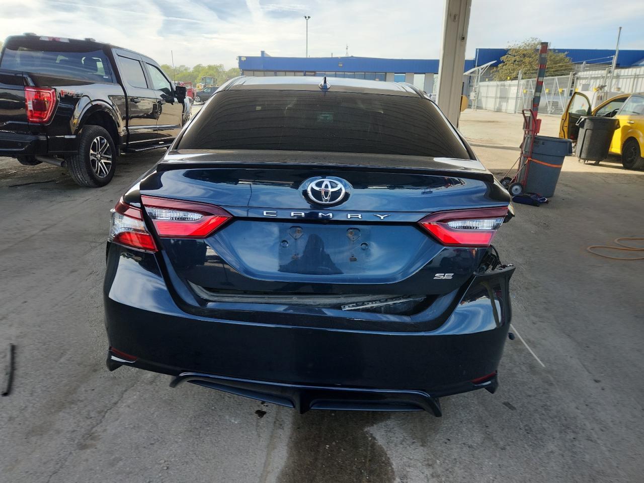 2021 Toyota Camry Se - Фото 6