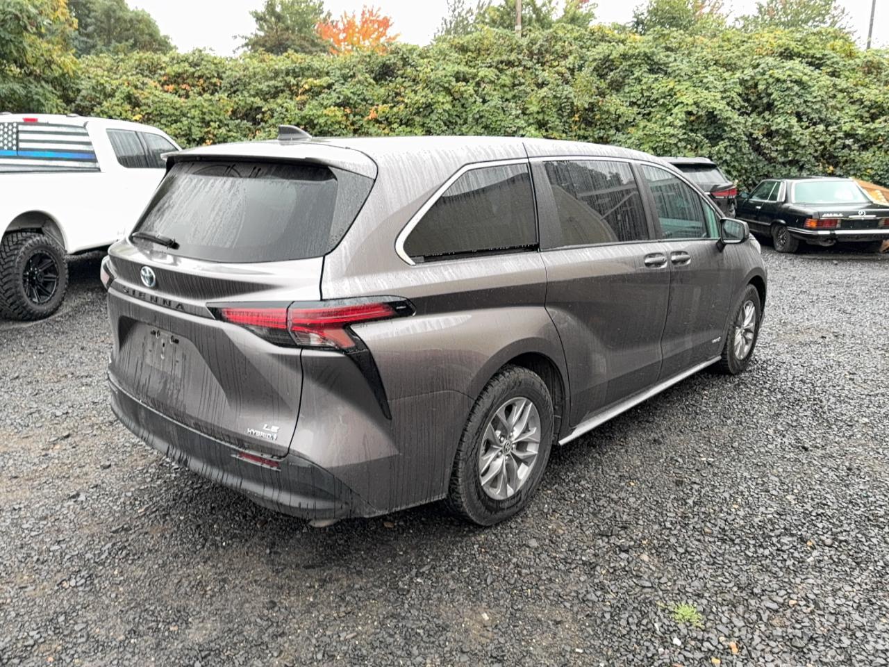 2021 Toyota Sienna Le - Фото 4