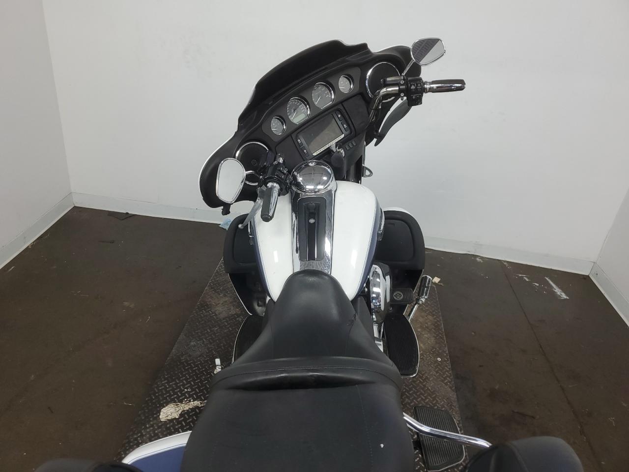 2015 Harley-Davidson Flhtcu Ultra Classic Electra Glide - Image 6