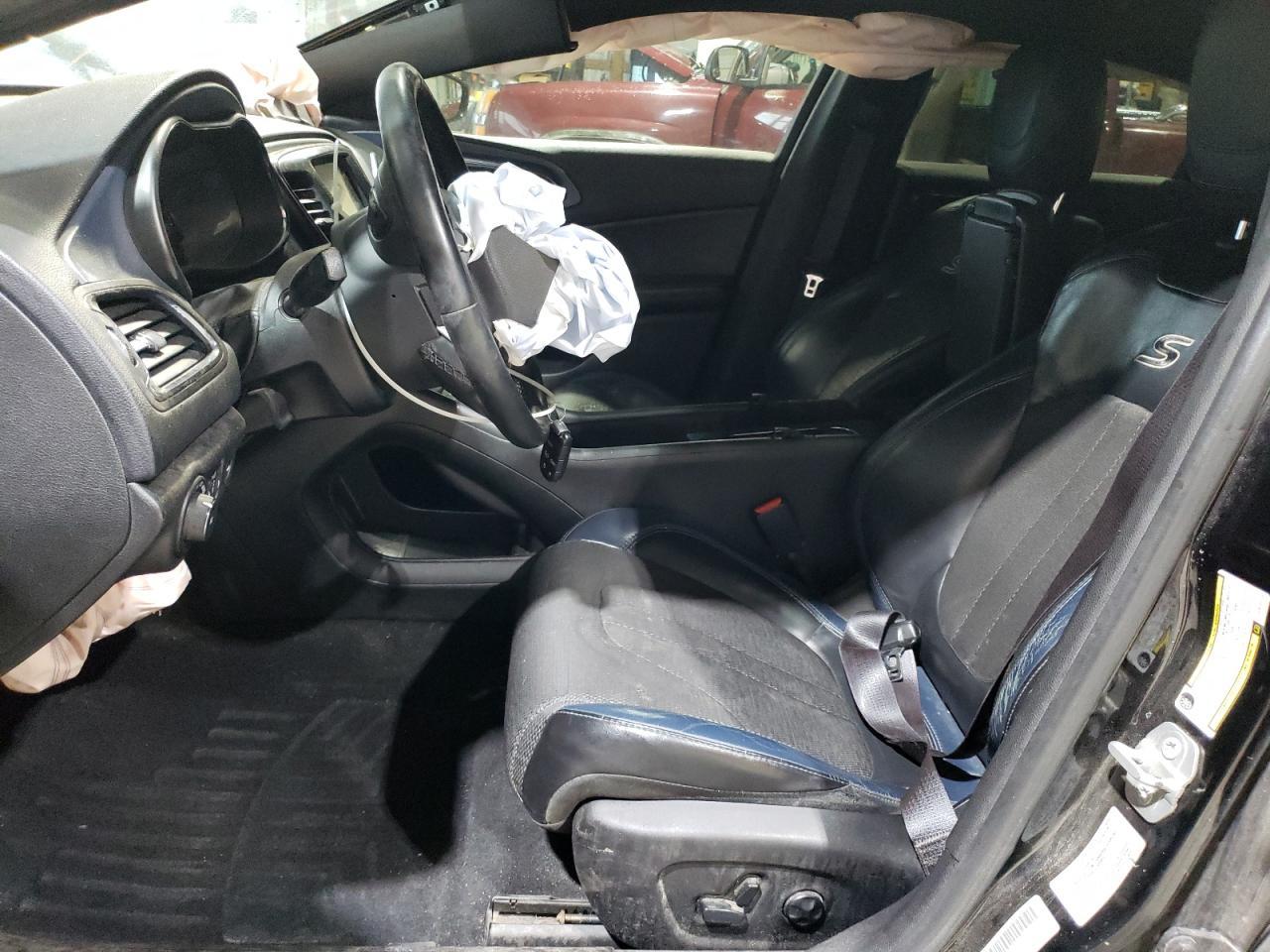 2016 Chrysler 200 S - Image 7