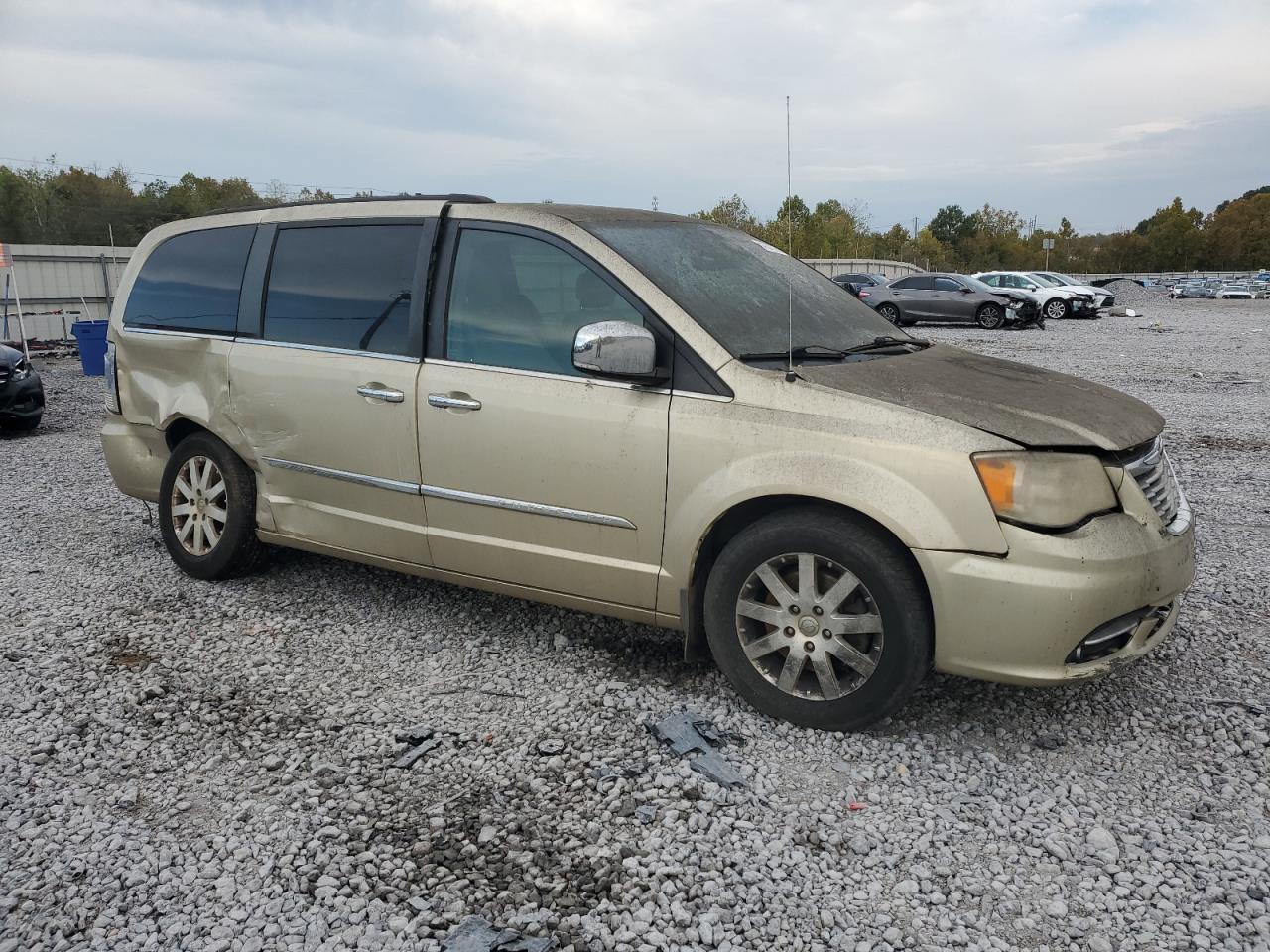 2012 Chrysler Town & Country Touring L - Image 4