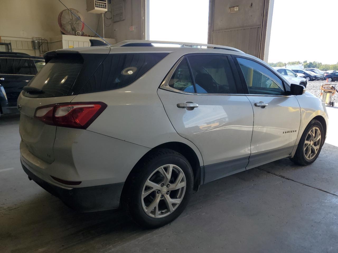2019 Chevrolet Equinox - Image 3