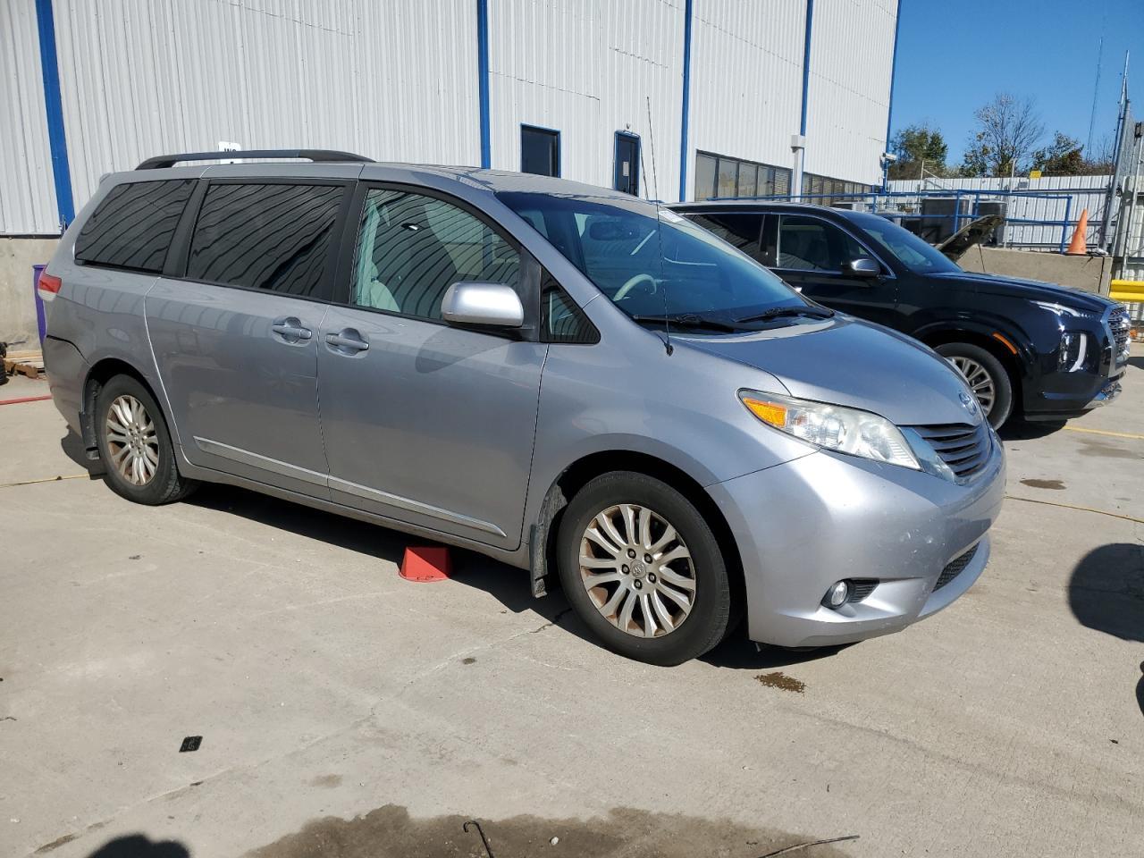 2012 Toyota Sienna Xle - Фото 4
