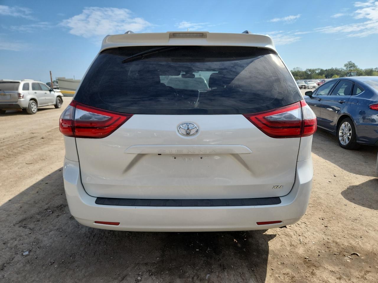 2020 Toyota Sienna Xle - Фото 6