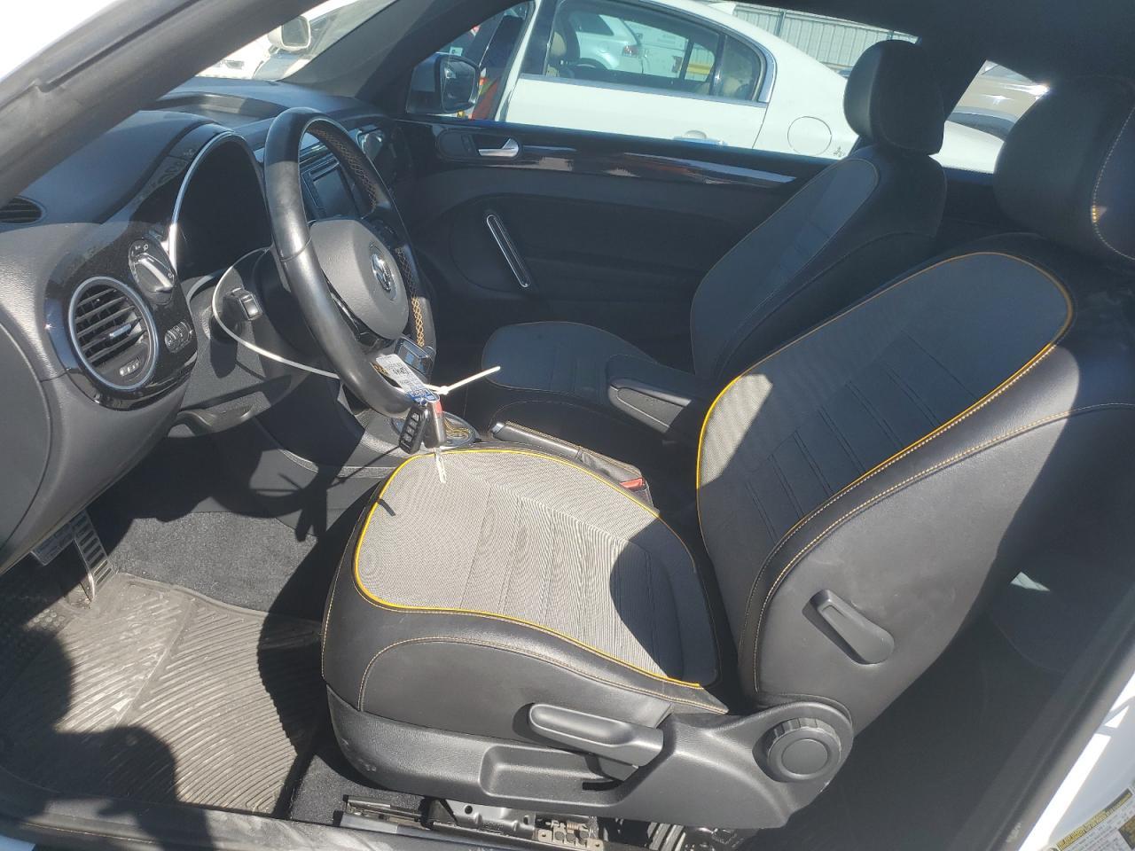 2016 Volkswagen Beetle Dune - Фото 7