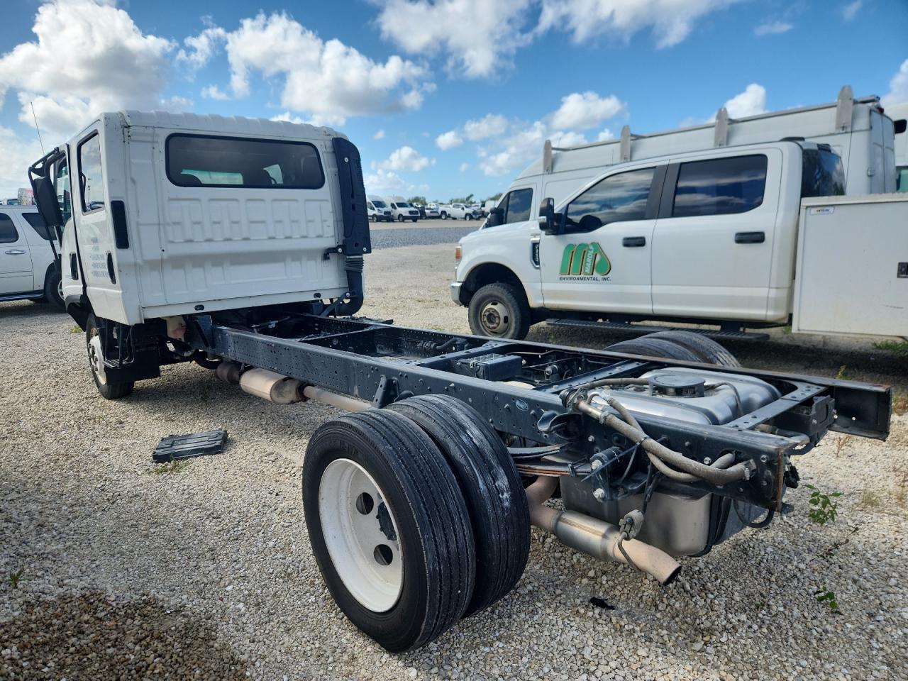 2021 Isuzu Npr Hd Truck Cab And Chassis - Image 2