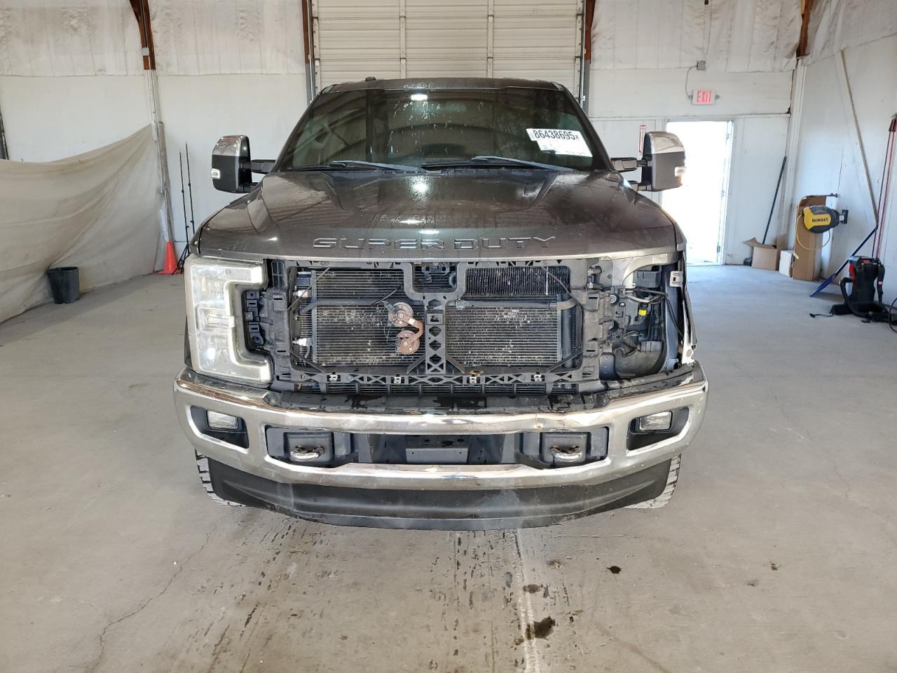2017 Ford F250 Super Duty - Image 5
