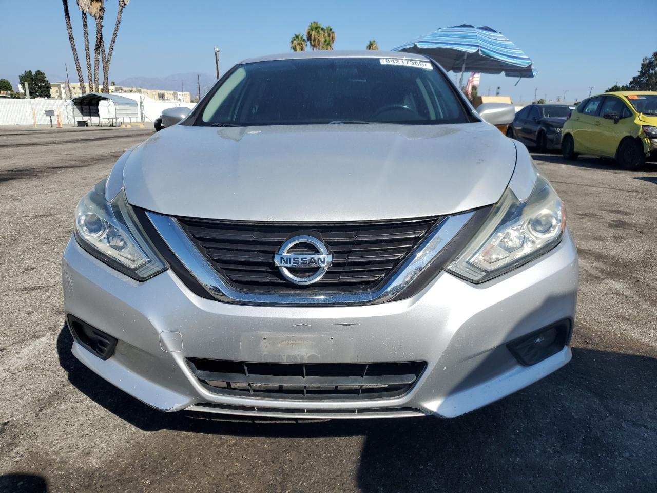 2017 Nissan Altima 2.5 - Image 5