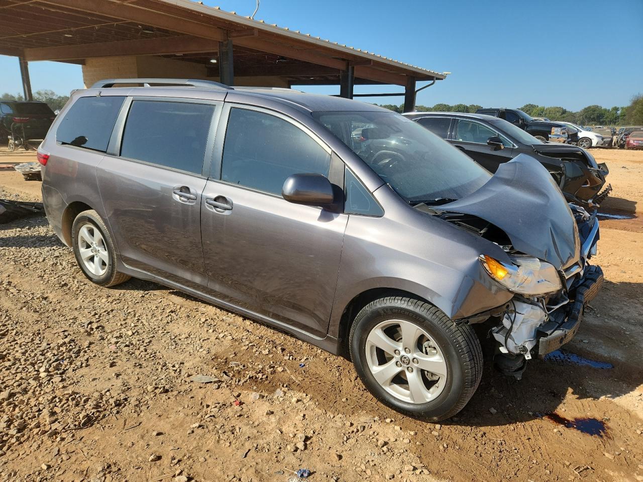 2020 Toyota Sienna Le - Фото 4