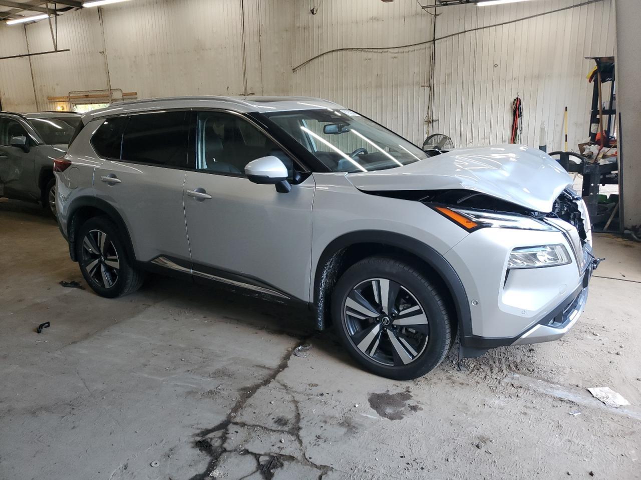 2021 Nissan Rogue Platinum - Фото 4