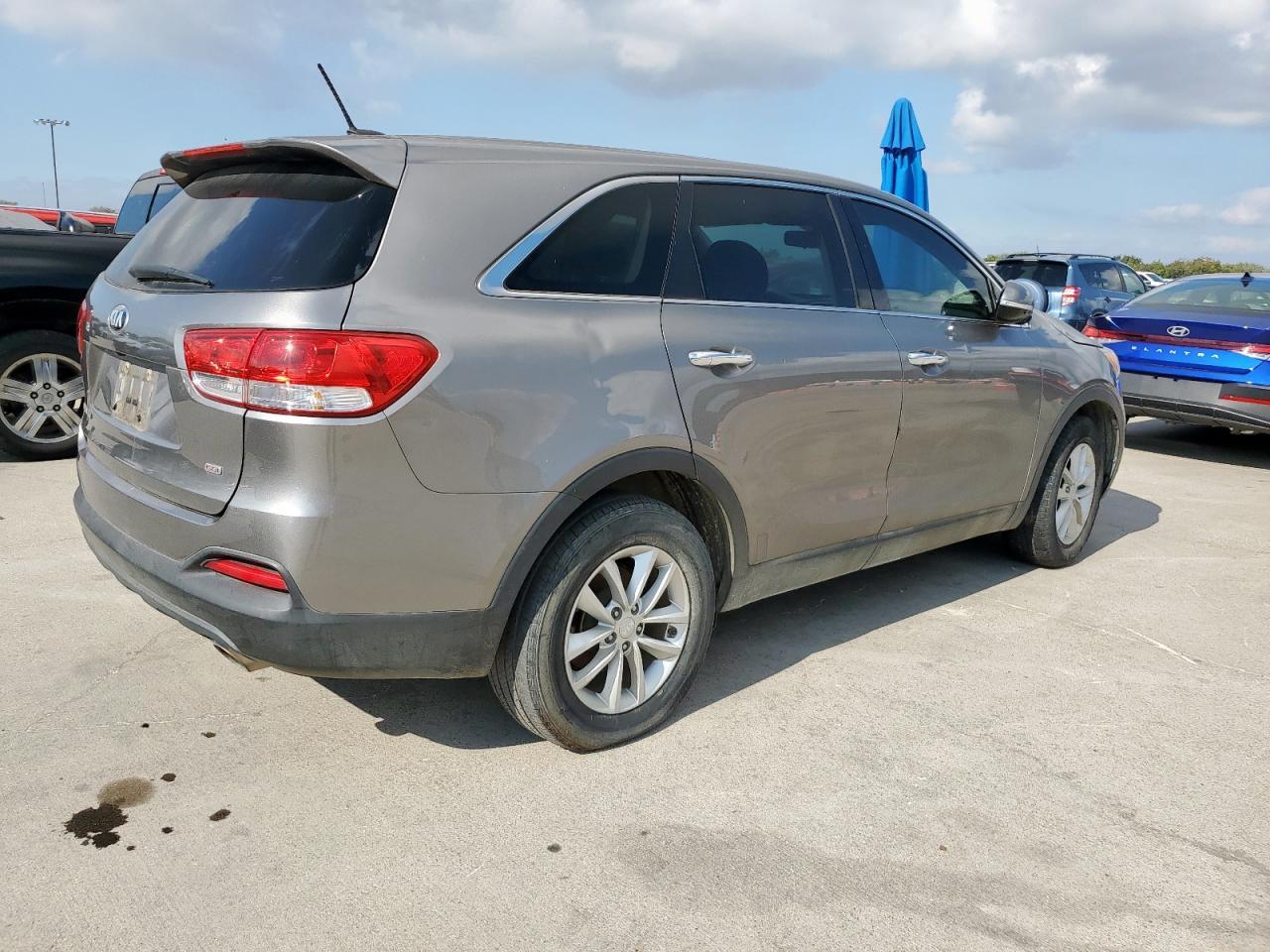 2018 Kia Sorento Lx - Image 3