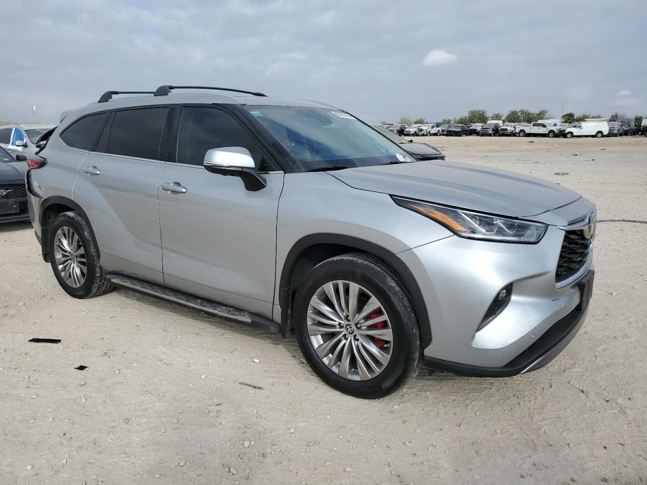 2023 Toyota Highlander L - Фото 4
