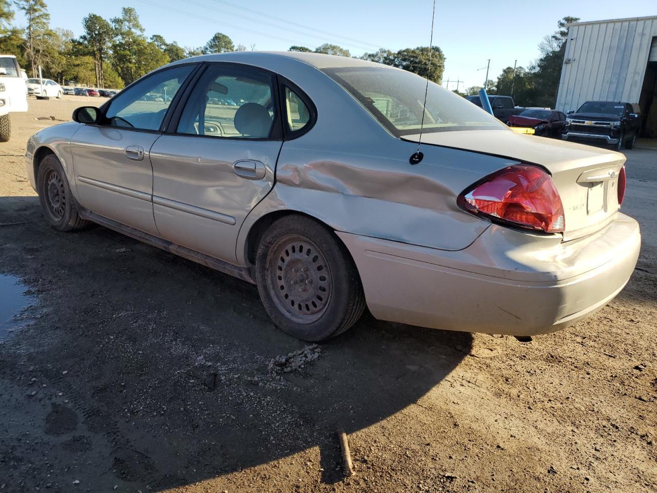2005 Ford Taurus Se - Image 2