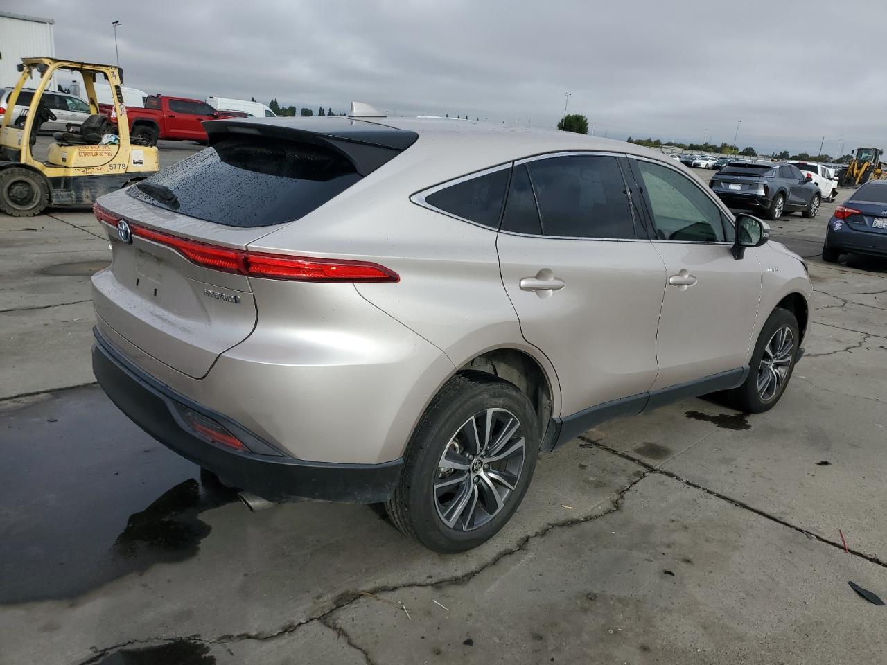 2021 Toyota Venza Le - Image 3