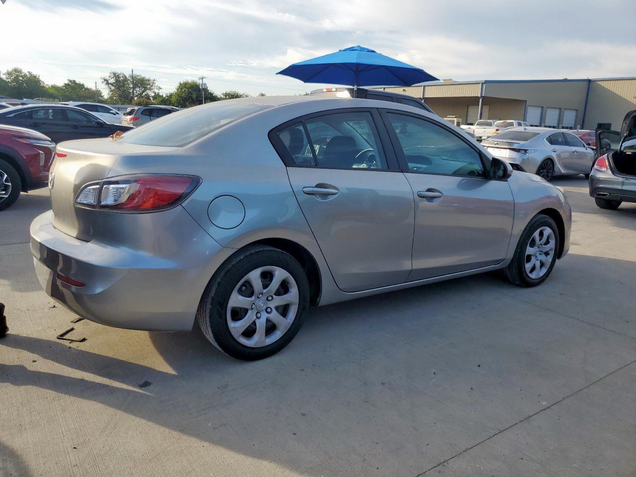 2012 Mazda 3 I - Image 3