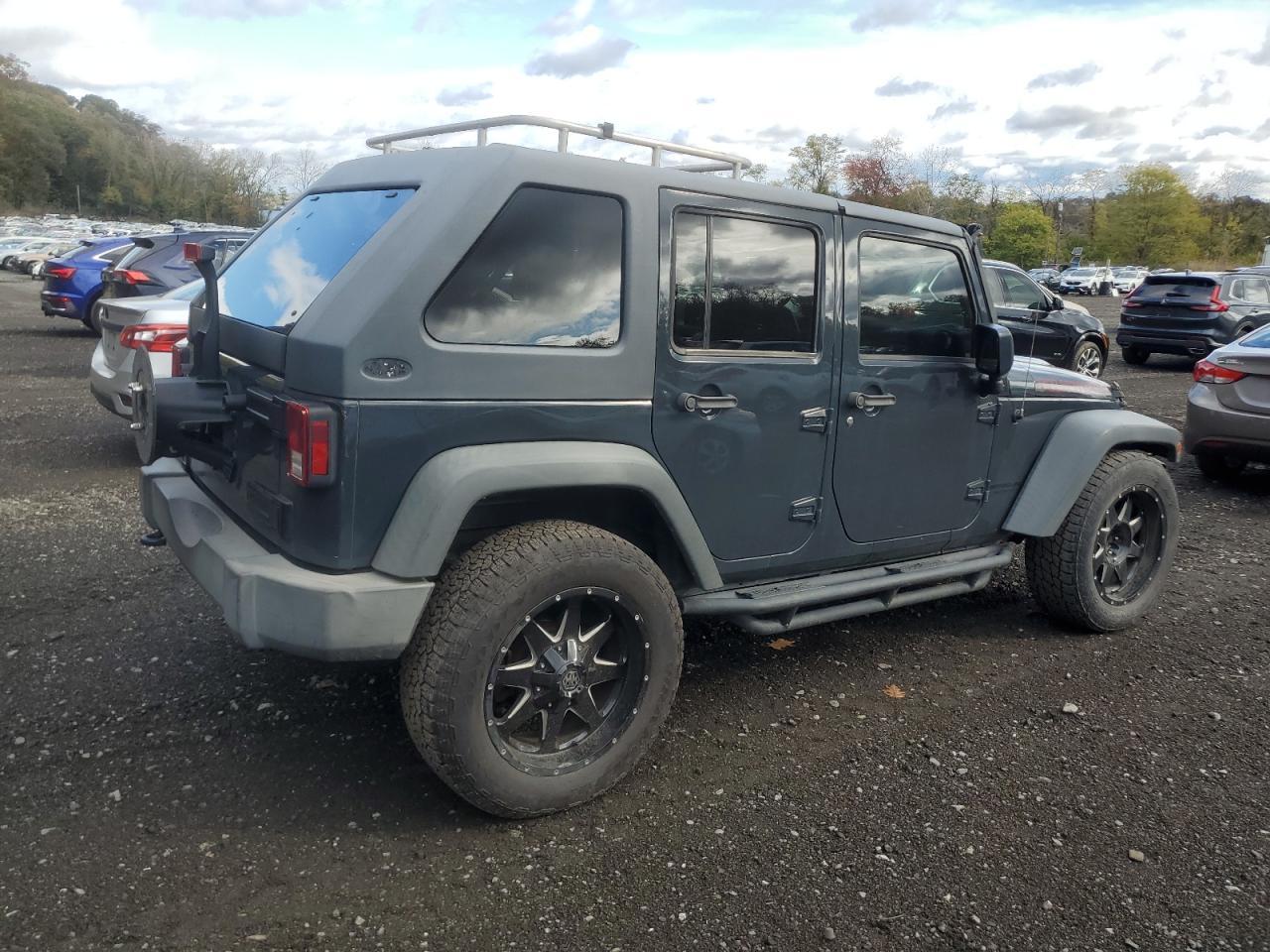 2016 Jeep Wrangler Unlimited Rubicon - Image 3