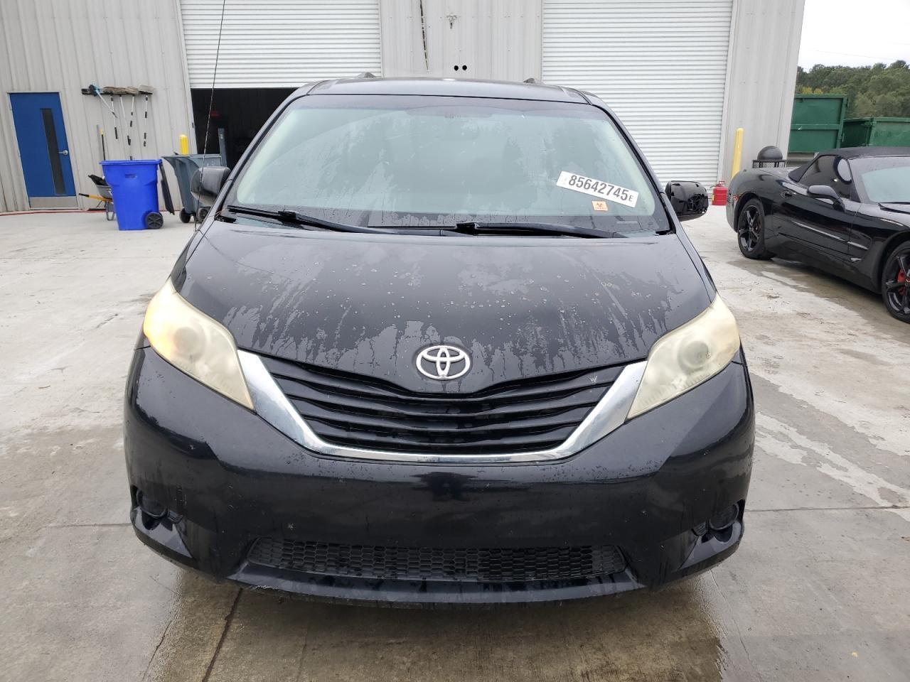 2011 Toyota Sienna Le - Фото 5