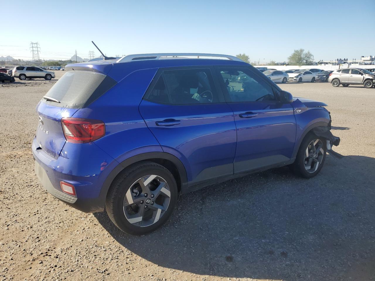 2025 Hyundai Venue Sel - Image 3