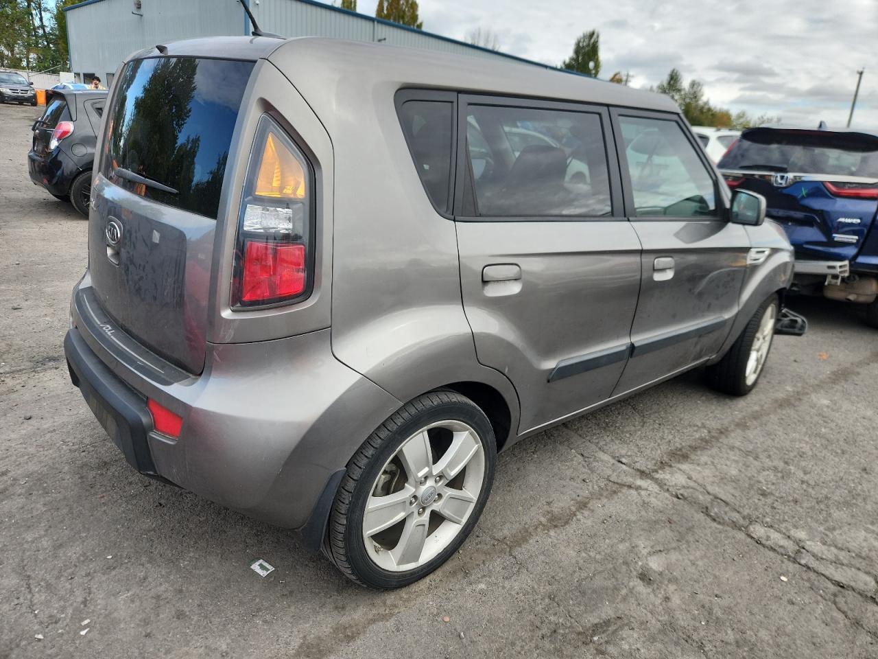 2010 Kia Soul + - Image 3