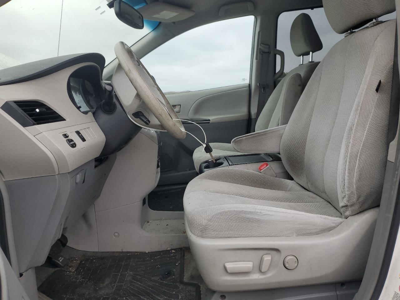 2014 Toyota Sienna Le - Фото 7