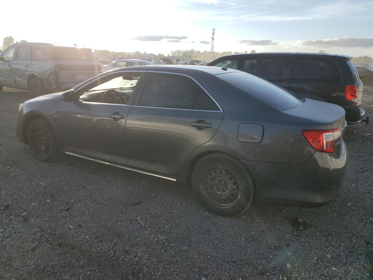 2013 Toyota Camry Hybrid - Image 2