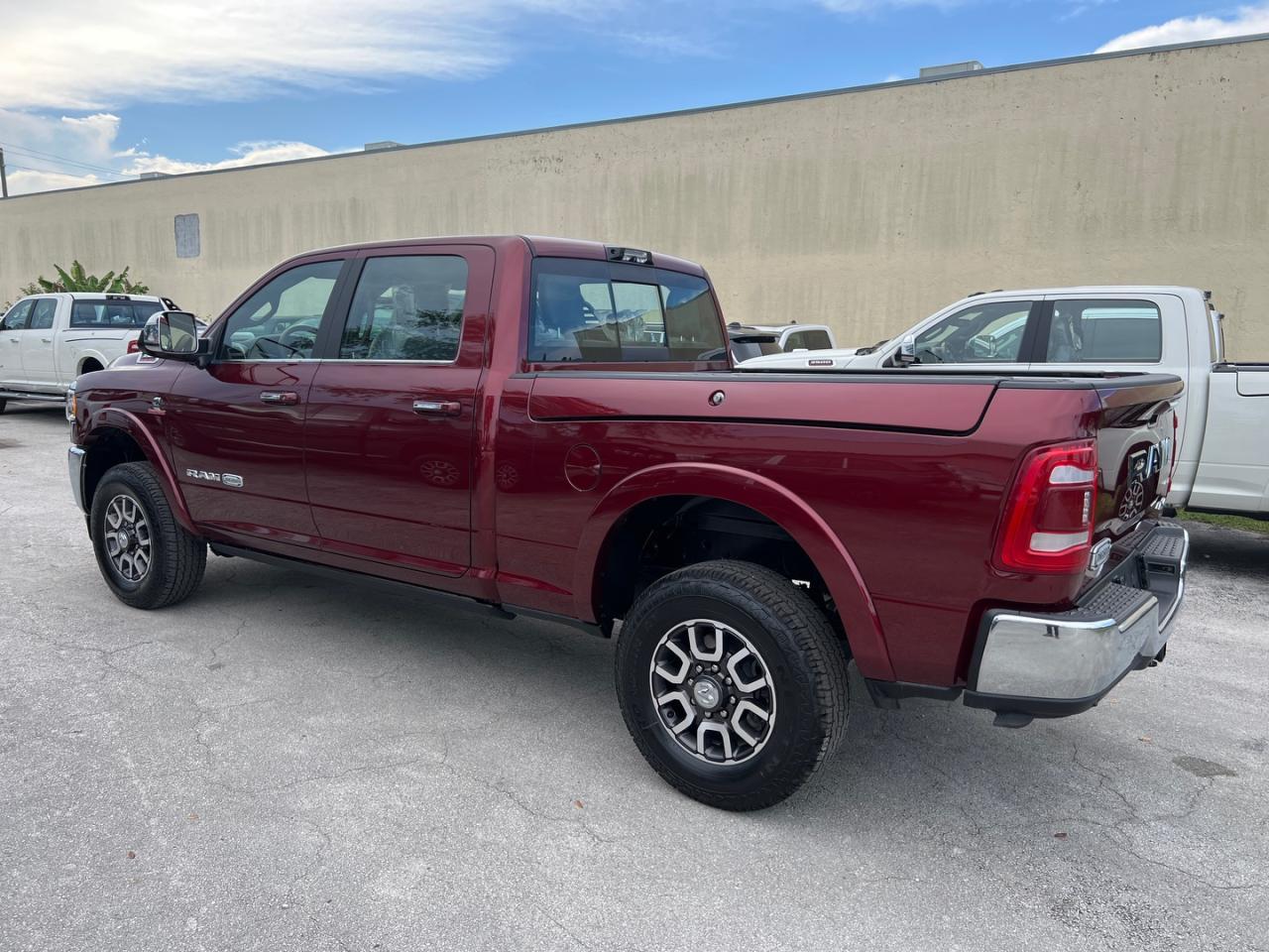 2022 Ram 3500 Longhorn - Фото 3