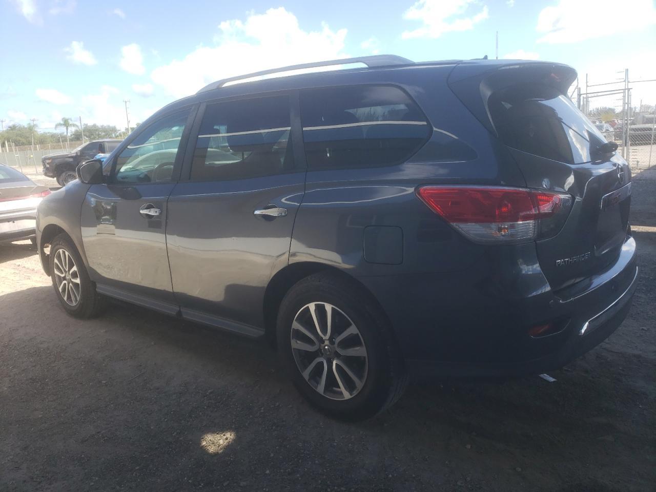 2013 Nissan Pathfinder S - Фото 2