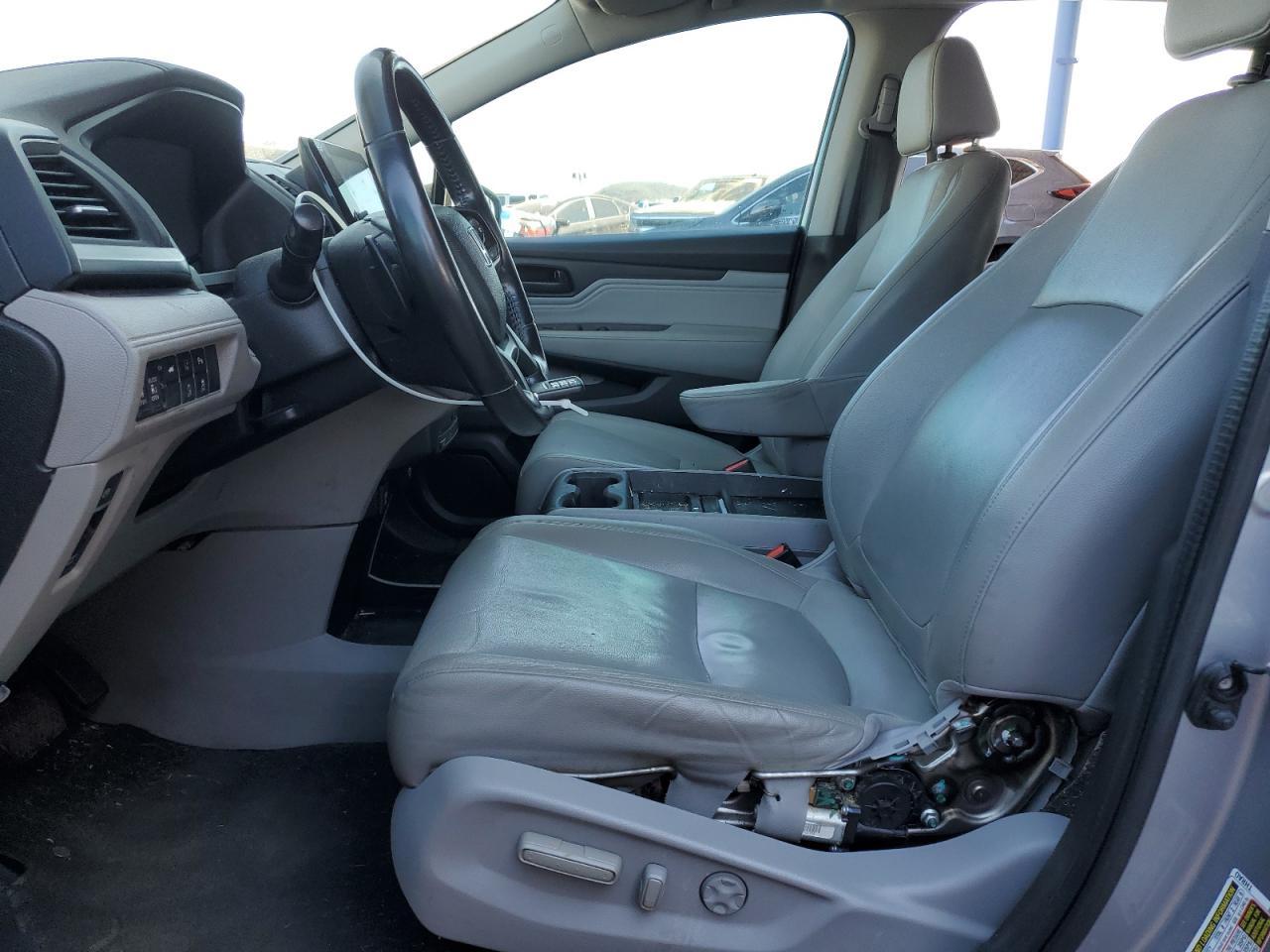 2018 Honda Odyssey Touring - Image 7