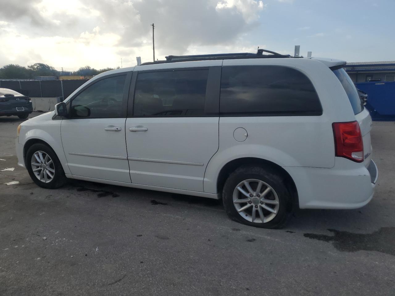 2014 Dodge Grand Caravan Sxt - Image 2