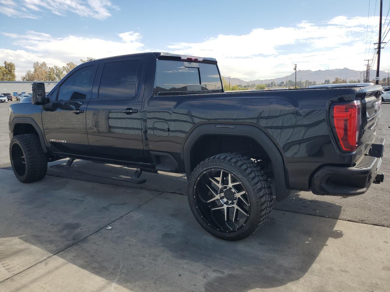 2022 GMC Sierra K2500 At4 - Image 2