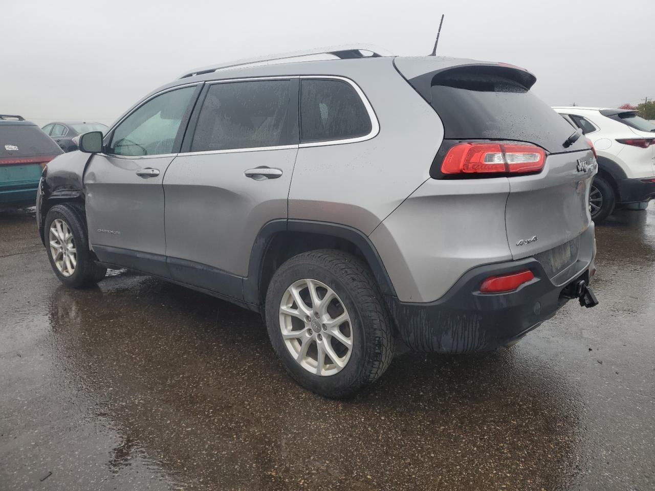 2016 Jeep Cherokee Latitude - Image 2