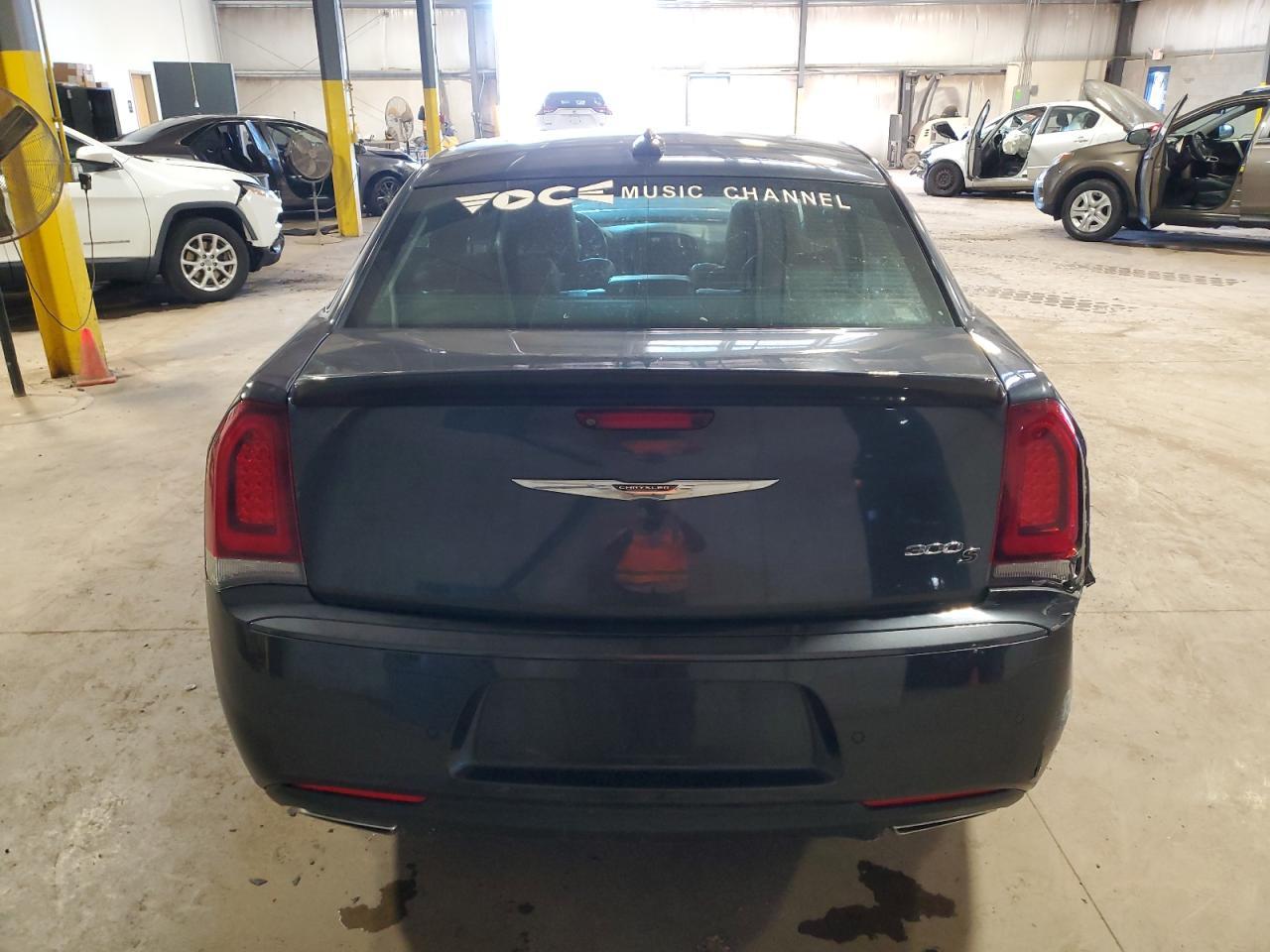 2018 Chrysler 300 S - Фото 6