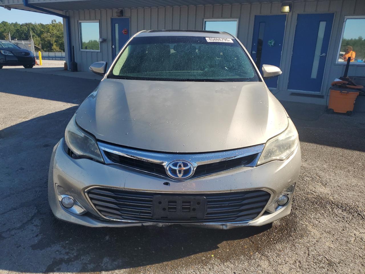 2013 Toyota Avalon Hybrid - Image 5