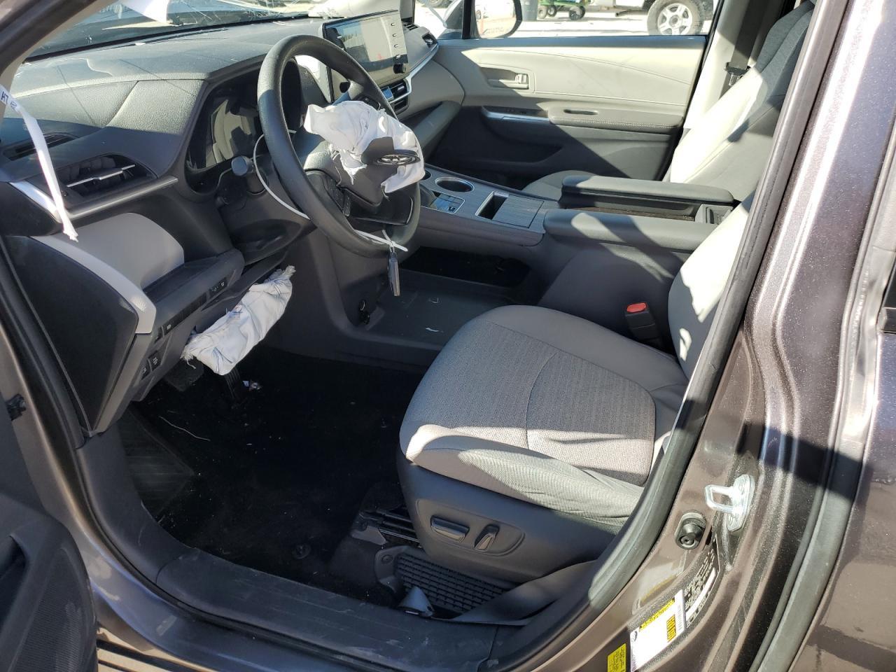 2023 Toyota Sienna Le - Фото 7