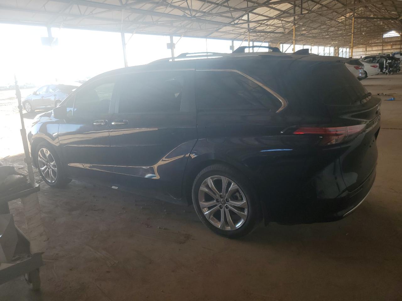 2022 Toyota Sienna Limited - Image 2