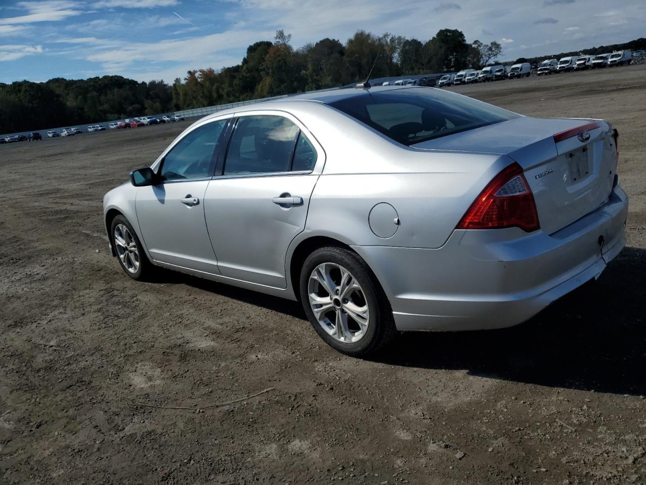 2012 Ford Fusion Se - Image 2